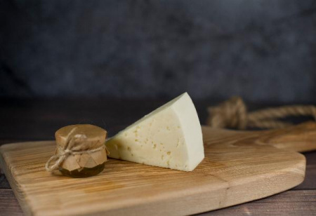 Ле Фрэ Класси́к — молодой сыр из коровьего молока, классический от "Мамонтовская сыроварня "150 гр.